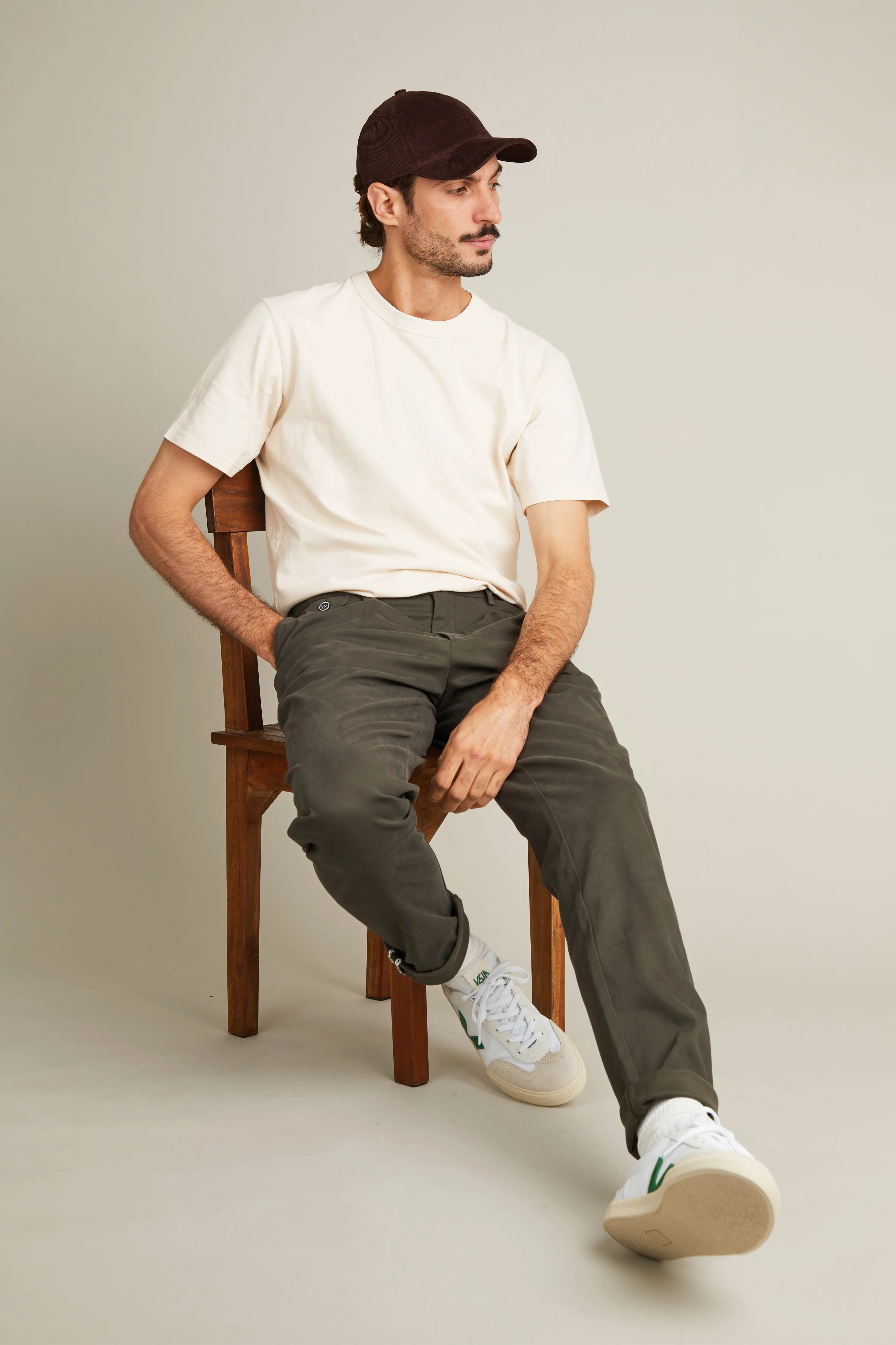 Chino à pinces kaki - Image 7