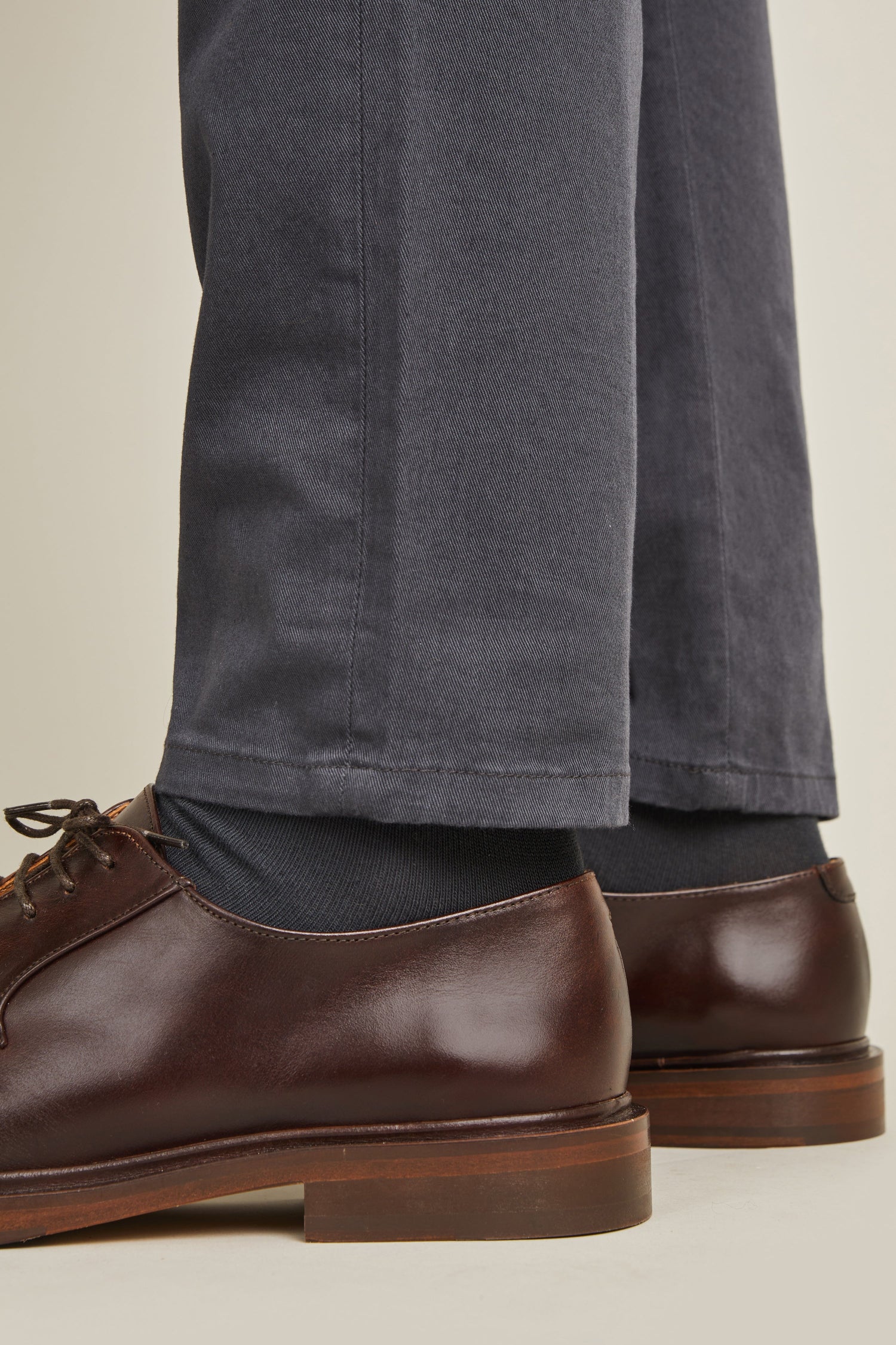 Chino gris anthracite - Image 7
