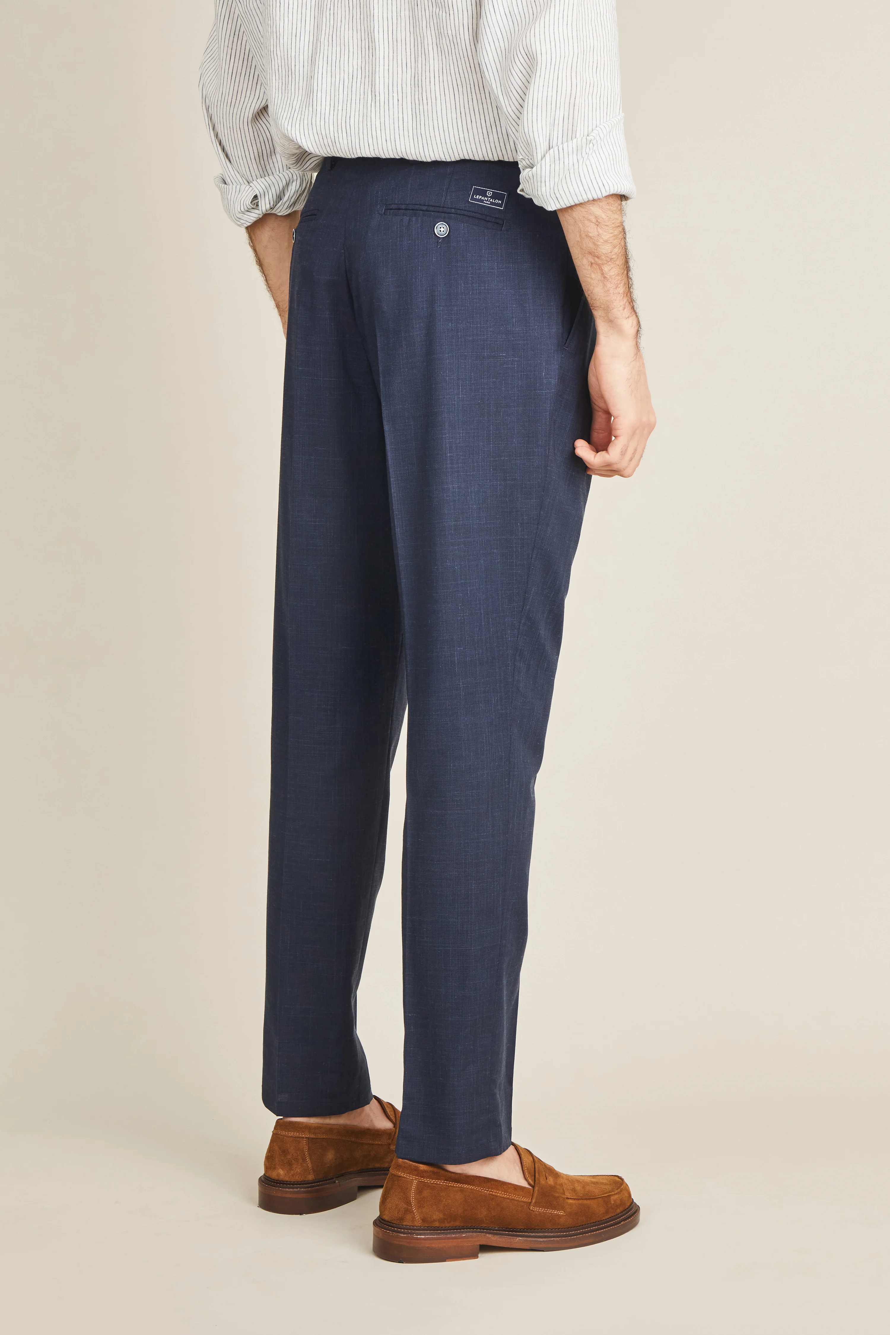 Pantalon à pinces léger bleu marine - Image 5