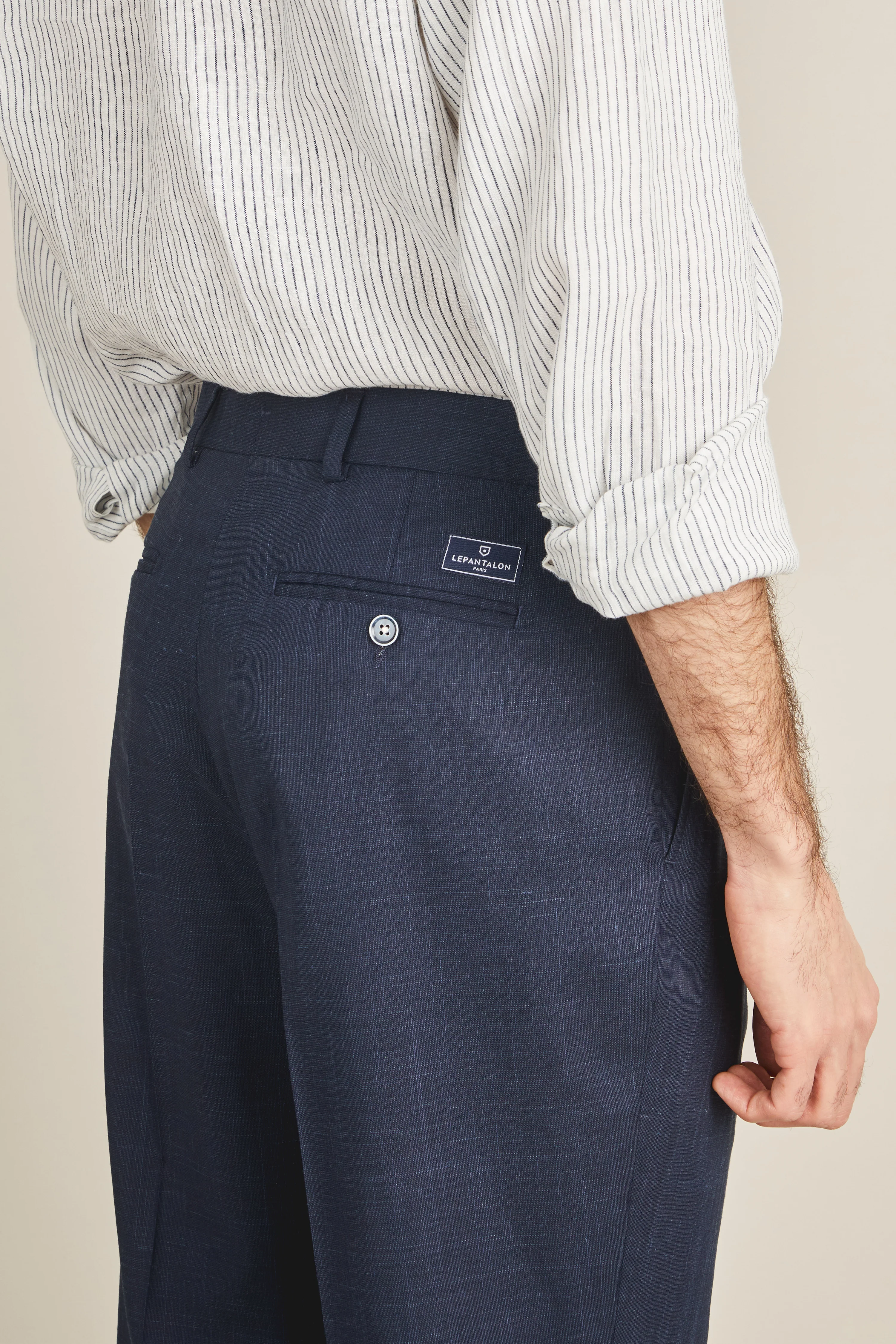Pantalon à pinces léger bleu marine - Image 6